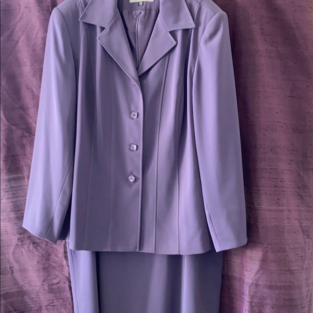 Elegant Lavender Women's Skirt Suit Size 18 Plus Size